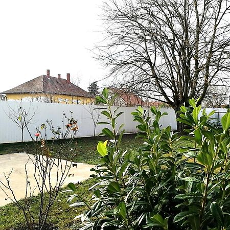 Zsuzsanna Vendeghaz Hotel Gyomaendrőd Exterior foto